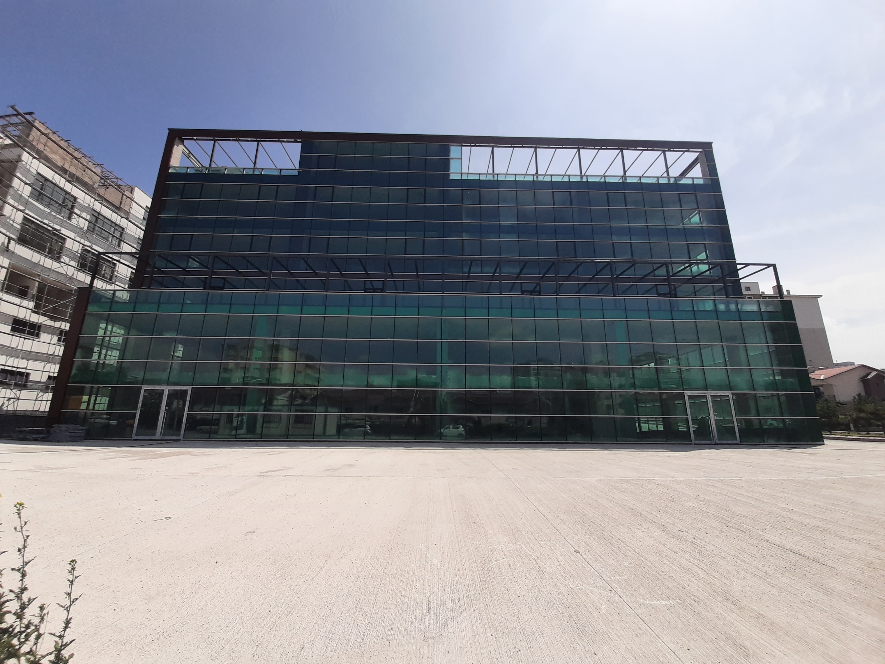 Bağlıca Merkezde satılık 150 m2 ofisler